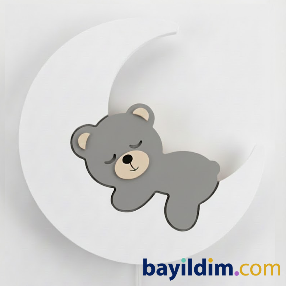 Ay Üstünde Uyuyan Yavru Ayıcık Gece Lambası – Ahşap & LED | Bayıldım.com