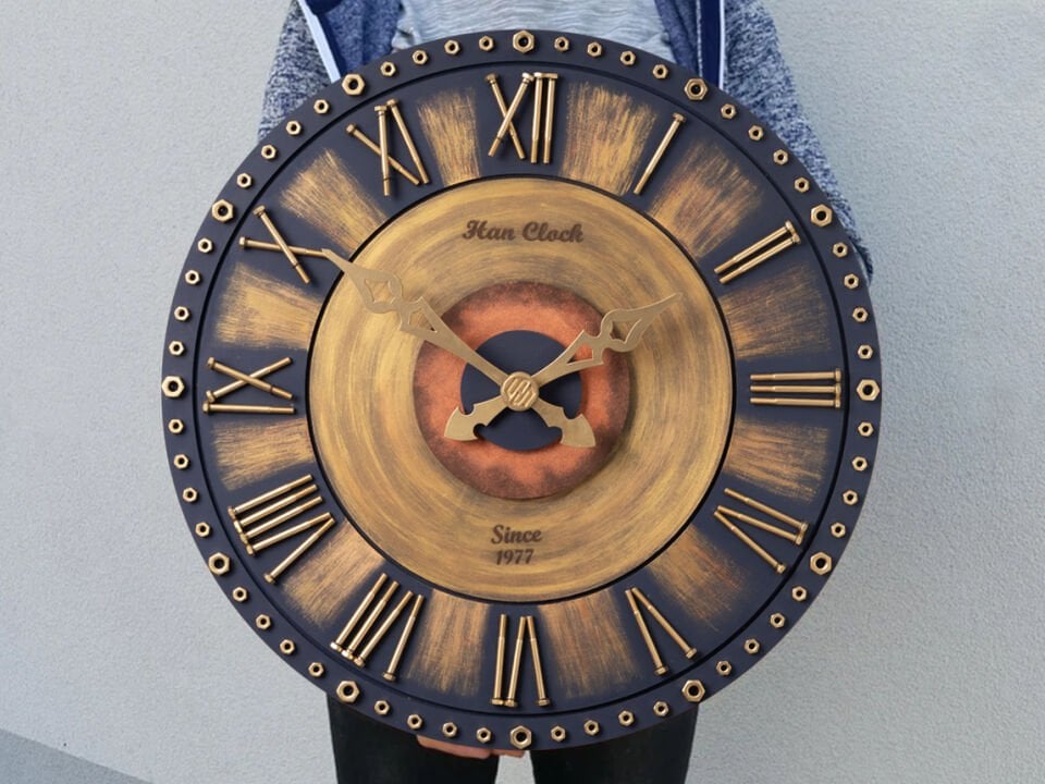 El Yapımı Ahşap Duvar Saati 60 cm – Çelik Civatalı